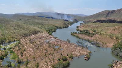 Burning along the banks of Bandaral Ngarri (the Fitzroy River) on Bunuba country. Photo by Richard Geddes.