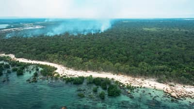 A cultural burn on Wunambal Gaambera Country, North Kimberley, WA. By Russell Ord.