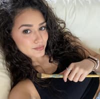 Emma Hollingsworth Kuku Yau Girramay artist.