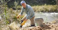 Volunteer David Kelly plants a tree to help stabilise the banks of the Murrumbidgee River. Photo by Rohan Thomson/ Pew Pew Studio.