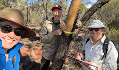 Bush Heritage ecologist Fiamma Riviera and dedicated volunteers