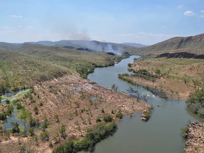 Burning along the banks of Bandaral Ngarri (the Fitzroy River) on Bunuba country. Photo by Richard Geddes.