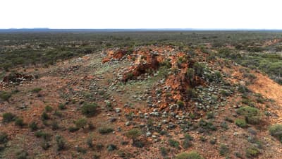 Rocky outcrop at Wanarra. By Andrew Burrows.
